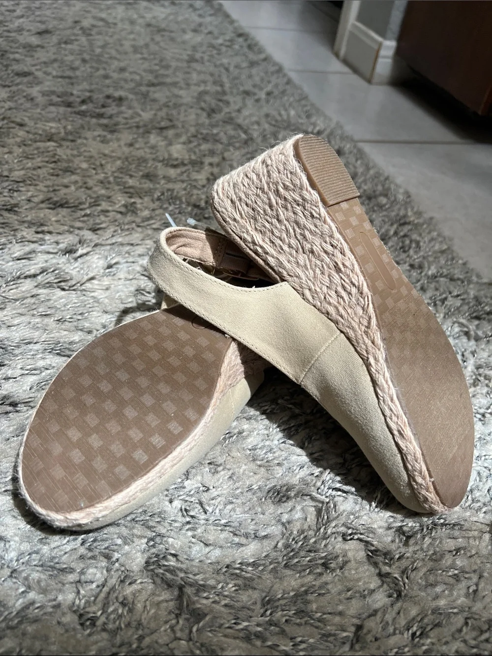 Croft and Barrow Cream Espadrille Wedge Slip-On Sandals, brand new!
